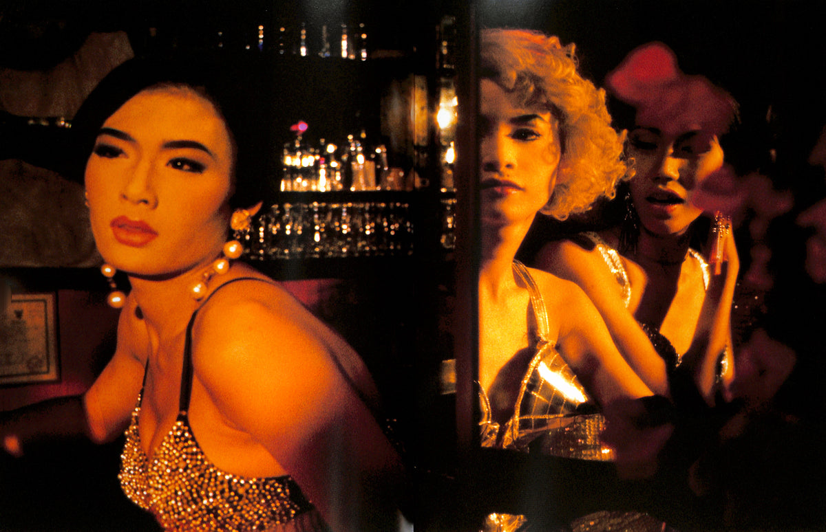 Internal shot - NAN GOLDIN, DAVID ARMSTRONG, MARK MORRISROE, JACK PIERSON, PHILIP-LORCA diCORCIA / Emotions & Relations. Two women in a bar setting with a focus on one woman in the foreground.
